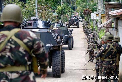 若开军与缅甸政府军的冲突，空袭造成约4十死伤引发的思考